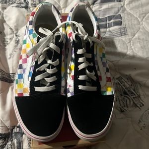 Woman’s 6 vans